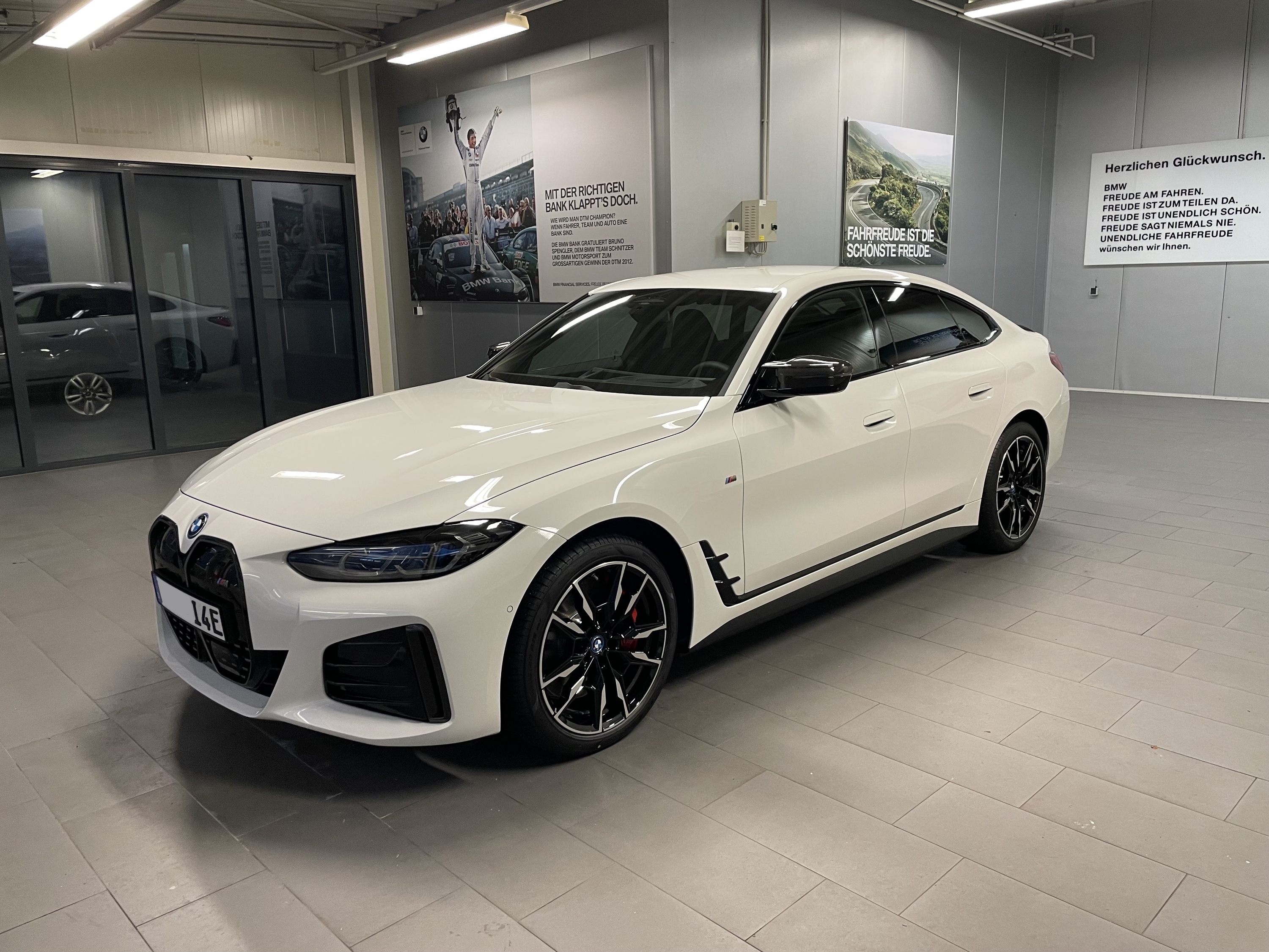 i4 m50 weiß Fahrzeugabholung - BMW i4 Forum - BMW i4 Elektro Forum